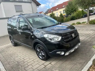 Gebraucht Dacia Dokker Celebration 115 PS (84 kW) 2018 Schwarz Van / Kleinbus