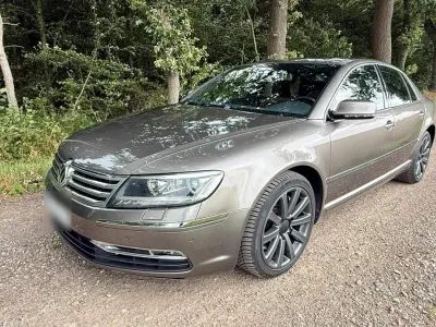 Gebraucht VW Phaeton 239 PS (175 kW) 2011 Braun Limousine