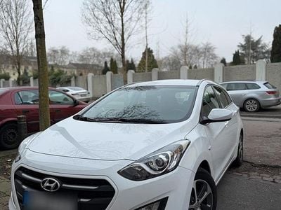 Weiß Gebraucht 2015 Hyundai i30 Kombi | 10.300 € (Etwas zu teuer)