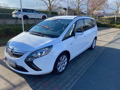 Weiß Gebraucht 2015 Opel Zafira Tourer Van / Kleinbus | 8.800 € (Etwas zu teuer)