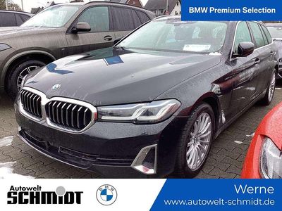 Saphirschwarz metallic Gebraucht 2021 BMW 530 Luxury Line Kombi | 40.790 € (Teuer)