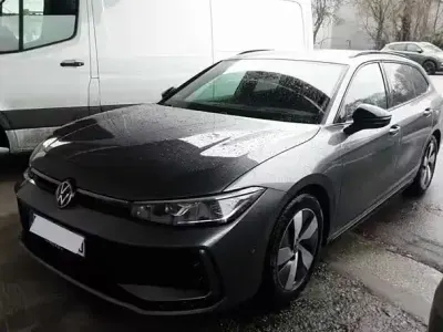 Gebraucht VW Passat R-line 150 PS (110 kW) 2026 Grau Kombi