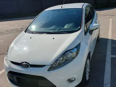 Gebraucht Ford Fiesta Trend 60 PS (44 kW) 2011 Weiß Limousine