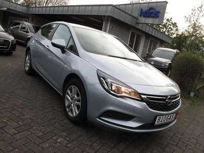 Blau Gebraucht 2018 Opel Astra Business Limousine | 9.987 € (Guter Preis)