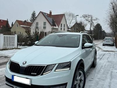 Weiß Gebraucht 2019 Skoda Octavia Scout Scout 4x4 Kombi | 14.000 € (Superpreis)