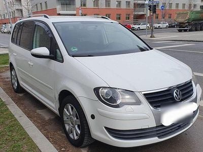Weiß Gebraucht 2010 VW Touran Van / Kleinbus | 4.250 € (Fairer Preis)