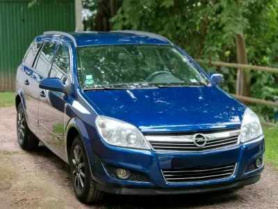 Gebraucht Opel Astra 115 PS (84 kW) 2008 Blau Kombi
