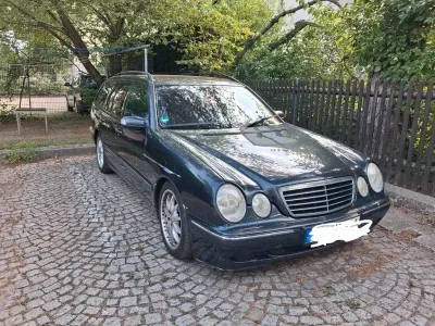 Gebraucht Mercedes E240 Avantgarde 170 PS (125 kW) 2002 Schwarz Limousine