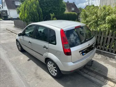 Gebraucht Ford Fiesta 69 PS (50 kW) 2004 Silber Kleinwagen