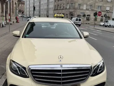 Gebraucht Mercedes E220 194 PS (142 kW) 2019 Kombi