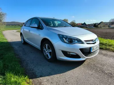 Usata Opel Astra 140 CV (102 kW) 2014 Argento Utilitaria