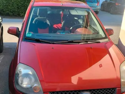 Gebraucht Ford Fiesta 80 PS (58 kW) 2008 Rot Kleinwagen