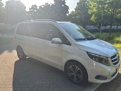 Mercedes V220