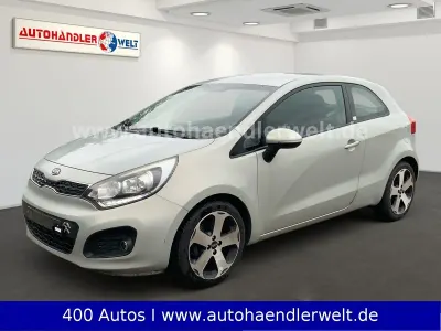 Gebraucht Kia Rio Attract 86 PS (63 kW) 2012 Silber Kleinwagen