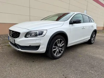 Gebraucht Volvo V60 CC Pro 150 PS (110 kW) 2017 Weiß Kombi