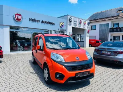 Gebraucht Fiat Qubo Lounge 77 PS (56 kW) 2018 Orange Van / Kleinbus