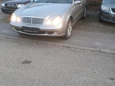 Gebraucht Mercedes E220 150 PS (110 kW) 2004 Grau Kombi