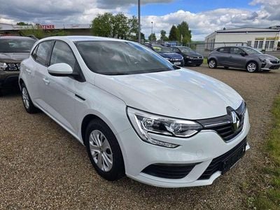 Arktisweiß Gebraucht 2019 Renault Mégane IV Life Limousine | 12.990 € (Etwas zu teuer)