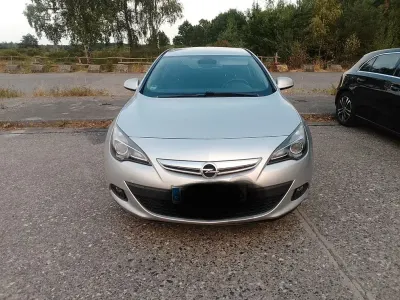Gebraucht Opel Astra GTC 140 PS (102 kW) 2012 Silber Coupé