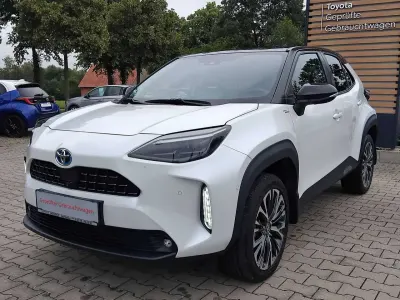 Gebraucht Toyota Yaris Cross Elegant 116 PS (85 kW) 2022 Platinum white pearl (089) SUV