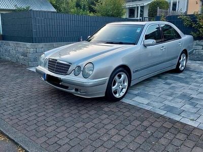Silber Gebraucht 2001 Mercedes E200 Limousine | 4.500 € (Etwas zu teuer)
