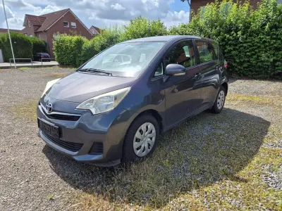Gebraucht Toyota Verso-S Cool 99 PS (72 kW) 2012 Grau Van / Kleinbus