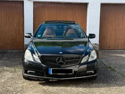 Gebraucht Mercedes E350 292 PS (214 kW) 2009 Schwarz Coupé