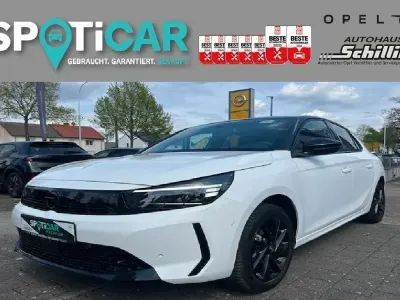 Gebraucht Opel Corsa 101 PS (74 kW) 2024 Jade weiß / schwarz Kleinwagen