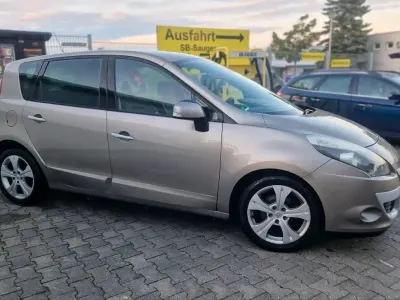 Gebraucht Renault Scénic III 130 PS (95 kW) 2012 Braun Van / Kleinbus