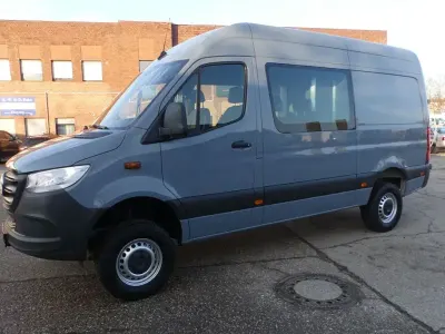 Gebraucht Mercedes Sprinter 163 PS (119 kW) 2020 Grau Van