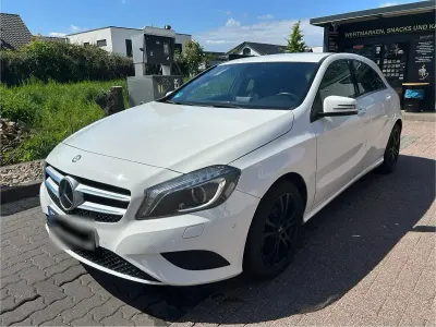 Gebraucht Mercedes A180 122 PS (89 kW) 2014 Weiß Kleinwagen