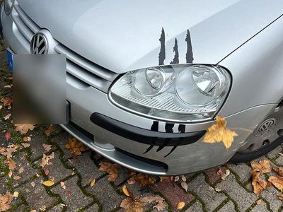 Grau Gebraucht 2005 VW Golf V Kleinwagen | 3.000 € (Fairer Preis)