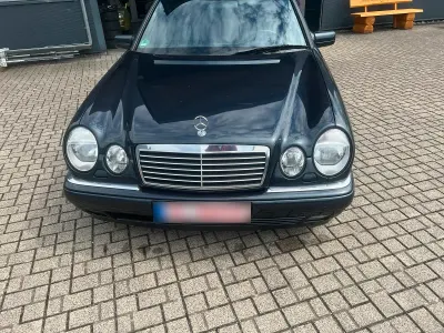 Gebraucht Mercedes E430 Avantgarde 279 PS (205 kW) 1999 Schwarz Limousine