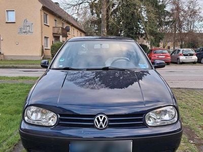 Usata VW Golf IV 105 CV (77 kW) 2001 Blu Utilitaria