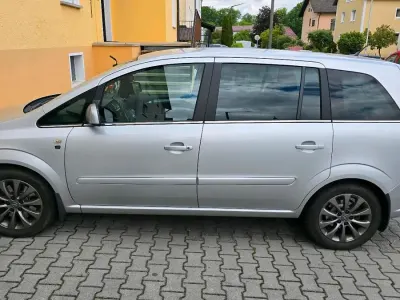 Gebraucht Opel Zafira 125 PS (91 kW) 2010 Silber Van / Kleinbus
