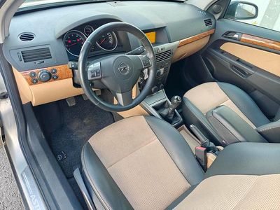 Gebraucht Opel Astra Cosmo 140 PS (102 kW) 2006 Silber Limousine