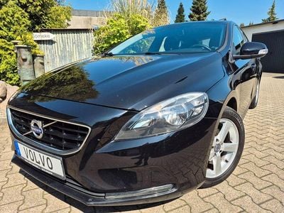 Second-hand Volvo V40 Momentum 120 CP (88 kW) 2015 Negru Berlinǎ