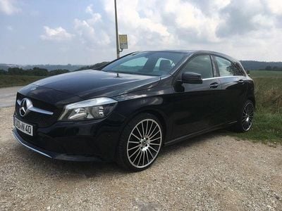 Gebraucht Mercedes A180 Urban 122 PS (89 kW) 2017 Schwarz Limousine