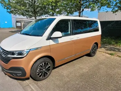 Gebraucht VW Multivan Generation Six 150 PS (110 kW) 2021 Orange Van / Kleinbus