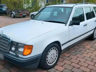 Gebraucht Mercedes E230 132 PS (97 kW) 1988 Weiß Kombi