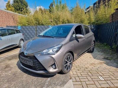 Brugt Toyota Yaris Hybrid Team 101 HK (74 kW) 2017 Grå Hatchback