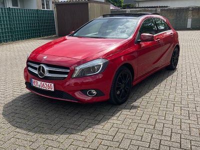 Second-hand Mercedes A180 122 CP (89 kW) 2013 Roșu Berlinǎ