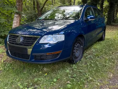 Gebraucht VW Passat 140 PS (102 kW) 2009 Blau Kombi