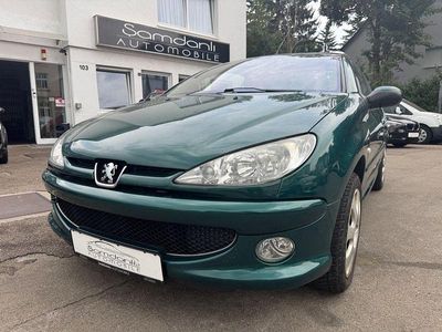Grün Gebraucht 2003 Peugeot 206 CC Roland Garros Cabrio | 2.950 € (Etwas zu teuer)