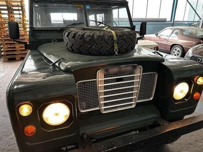 Land Rover 3