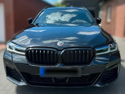 Gebraucht BMW 530 M Sport 286 PS (210 kW) 2023 Schwarz Kombi
