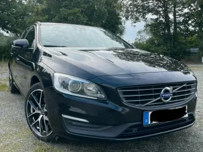Gebraucht Volvo V60 Momentum 181 PS (133 kW) 2015 Schwarz Kombi