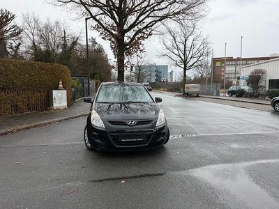 Gebraucht Hyundai i20 Edition 77 PS (56 kW) 2012 Schwarz Kleinwagen
