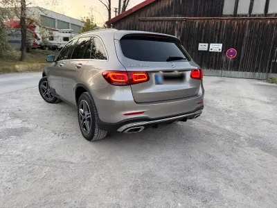 Gebraucht Mercedes GLC300e 320 PS (235 kW) 2020 Grau SUV