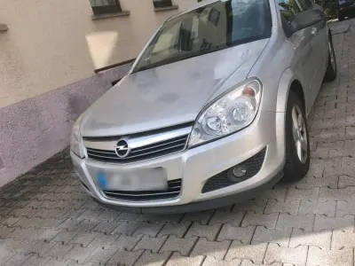 Używany Opel Astra 114 KM (83 kW) 2008 Sedan/Limuzyna